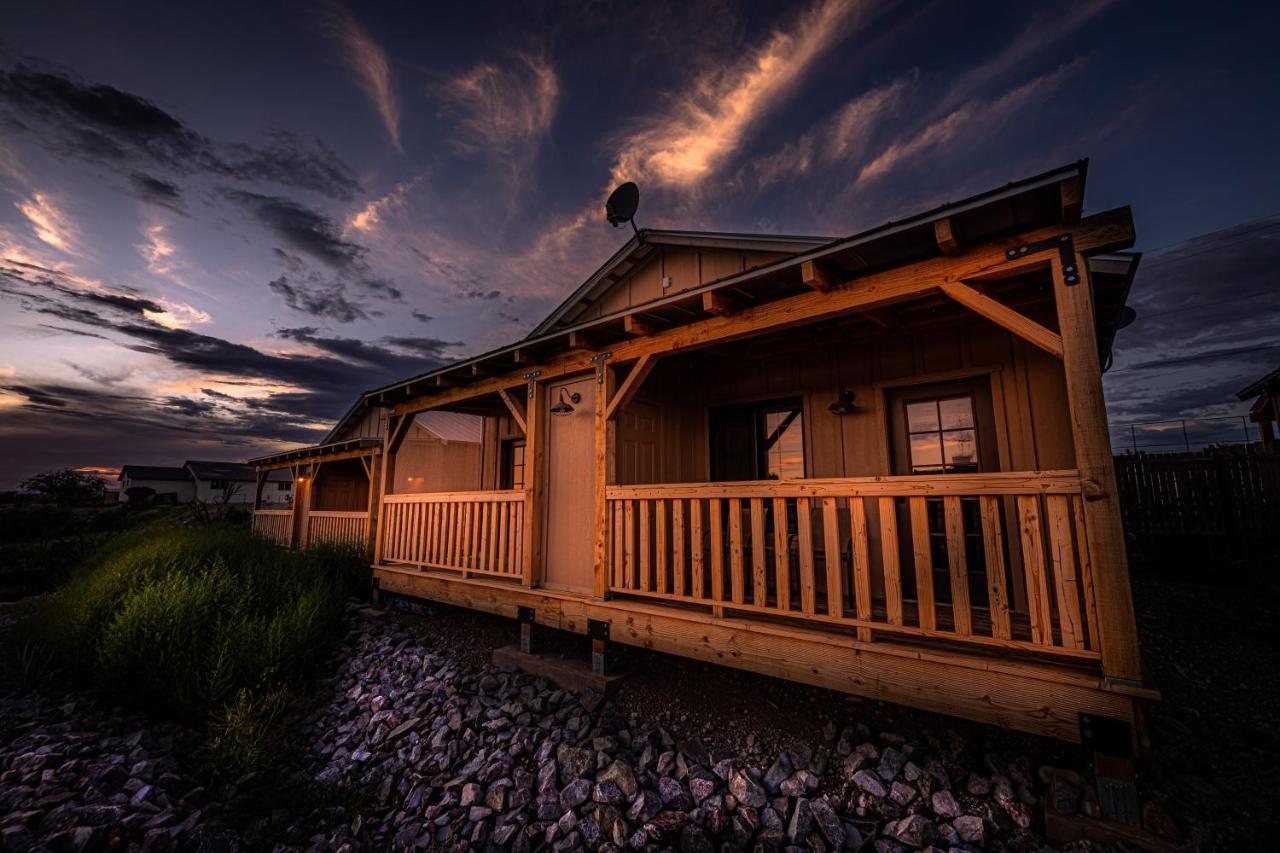 -Pet Friendly- Miners Cabin #6 - King Bed With Private Balcony Tombstone Luaran gambar