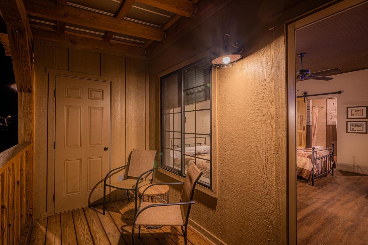 -Pet Friendly- Miners Cabin #6 - King Bed With Private Balcony Tombstone Luaran gambar