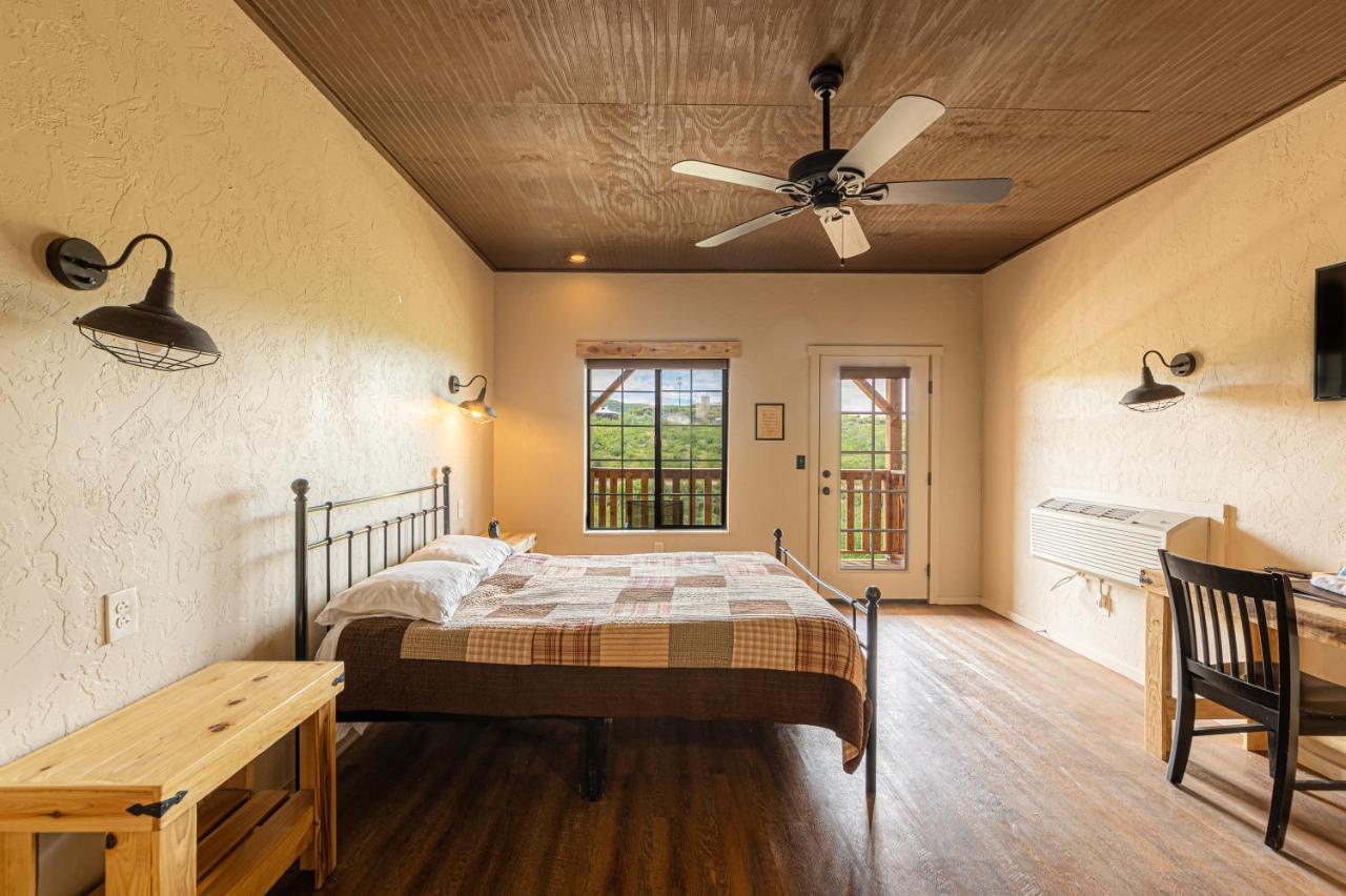 -Pet Friendly- Miners Cabin #6 - King Bed With Private Balcony Tombstone Luaran gambar
