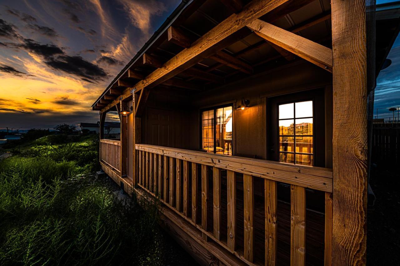 -Pet Friendly- Miners Cabin #6 - King Bed With Private Balcony Tombstone Luaran gambar