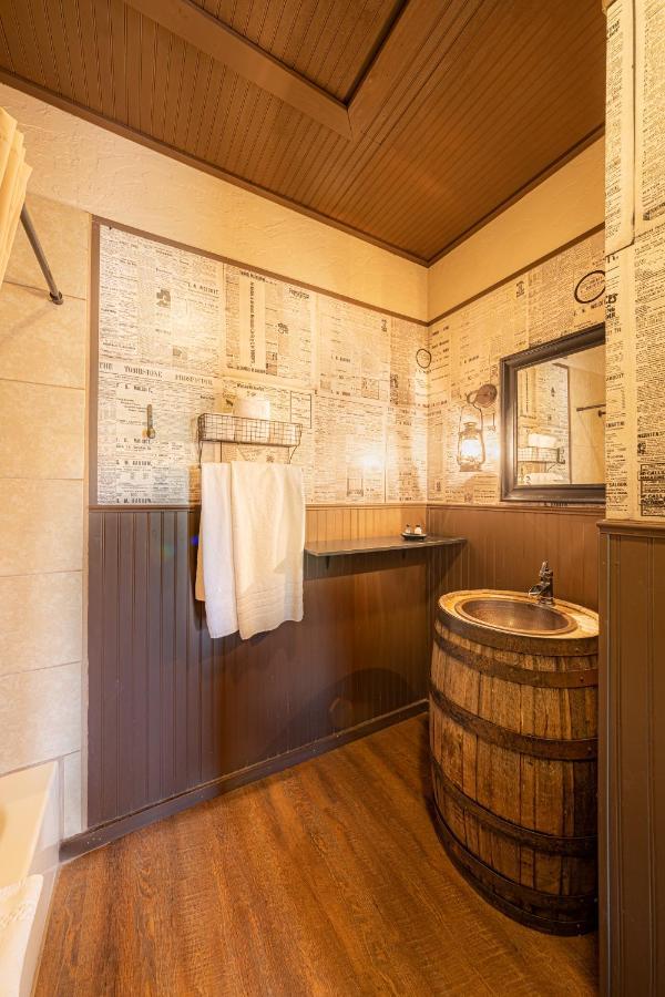 -Pet Friendly- Miners Cabin #6 - King Bed With Private Balcony Tombstone Luaran gambar